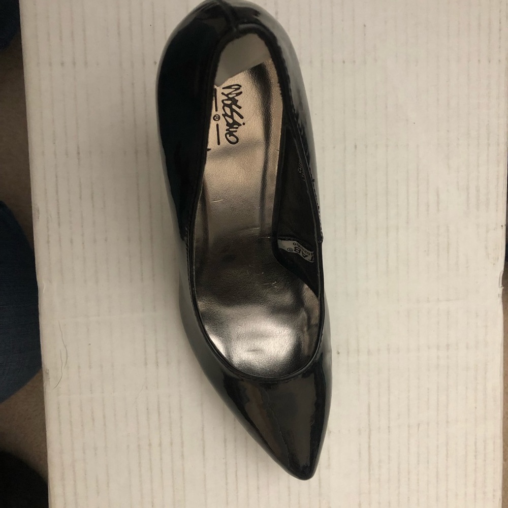 Black Mossimo pump